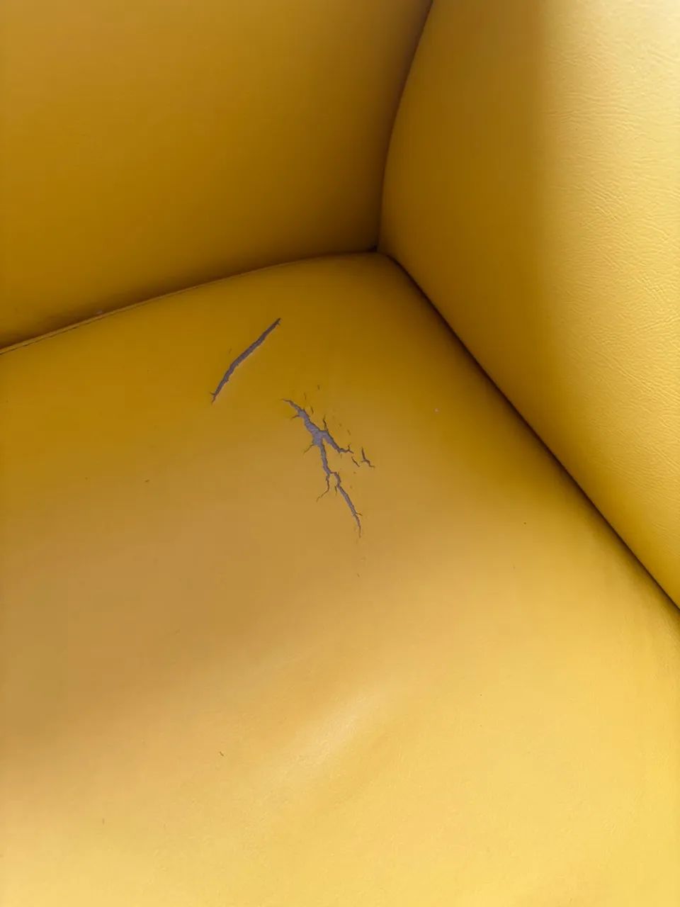 Sofá Amarelo Tok Stok - Foto 2