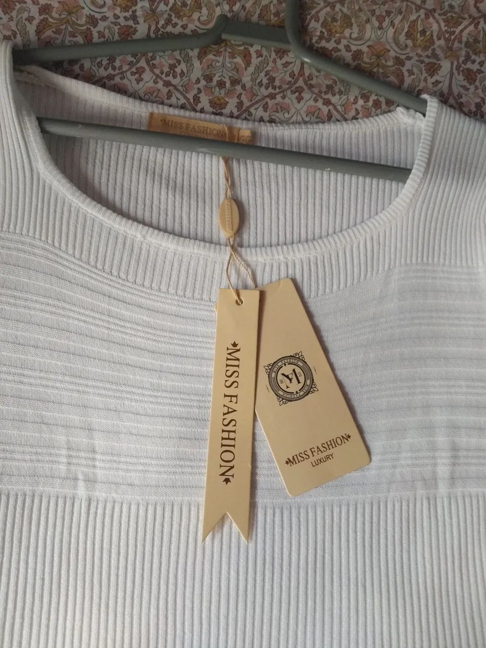 Vendo linda blusa nova. Nunca usada!Tem conversa - Foto 2