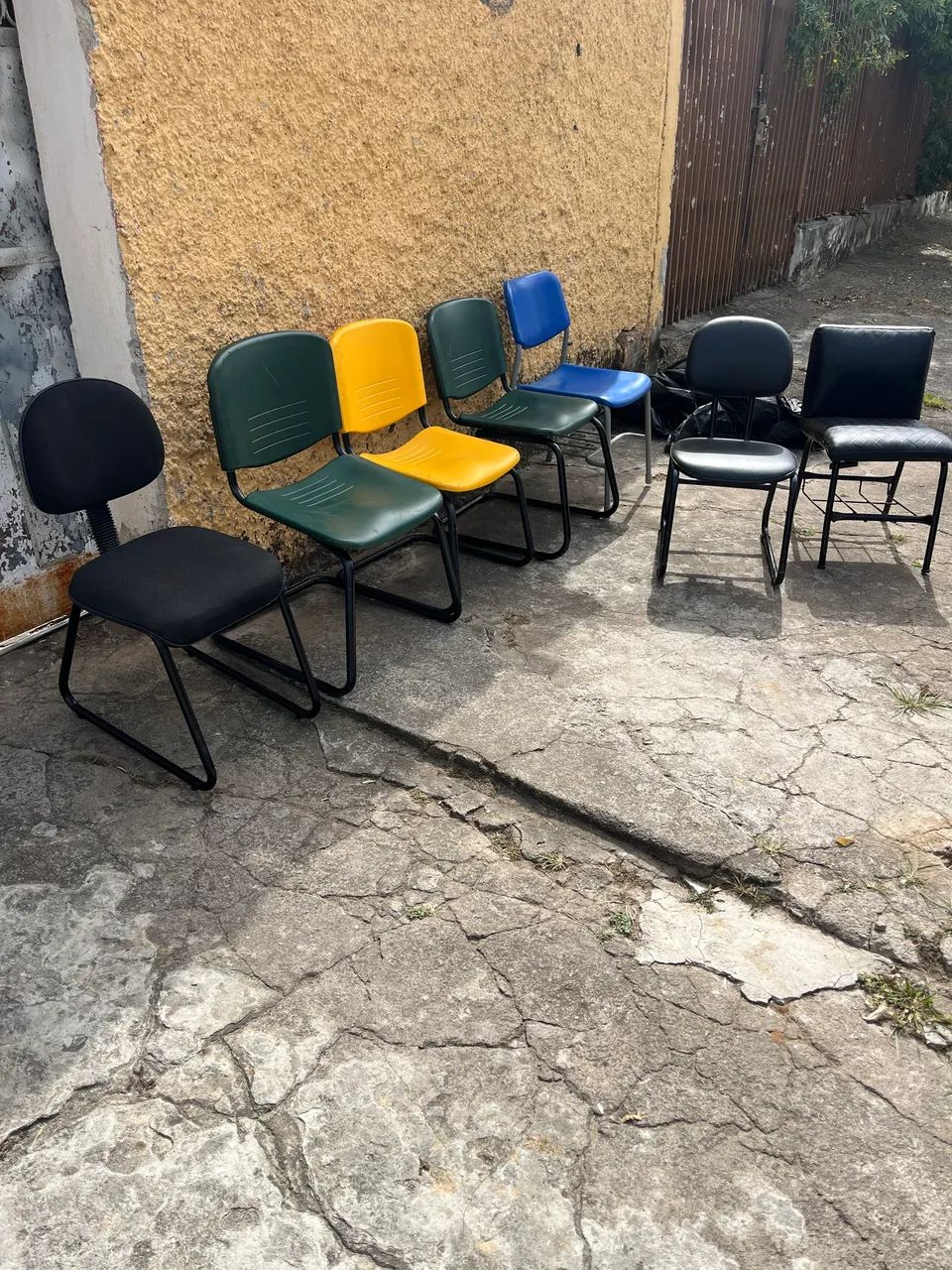 Cadeira fixa a partir de 45,00  - Foto 2