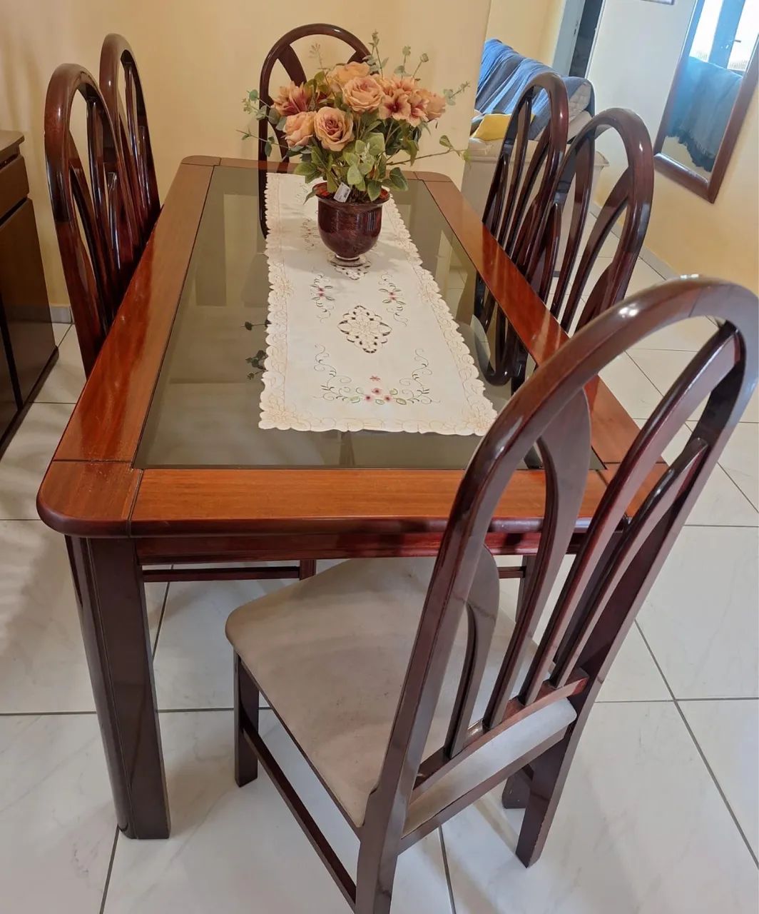 Sala de jantar 6 cadeiras madeira com tampo de vidro - Foto 3