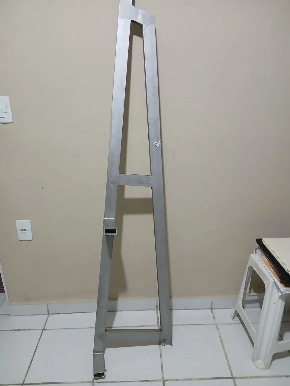 Base em alumínio para área externa