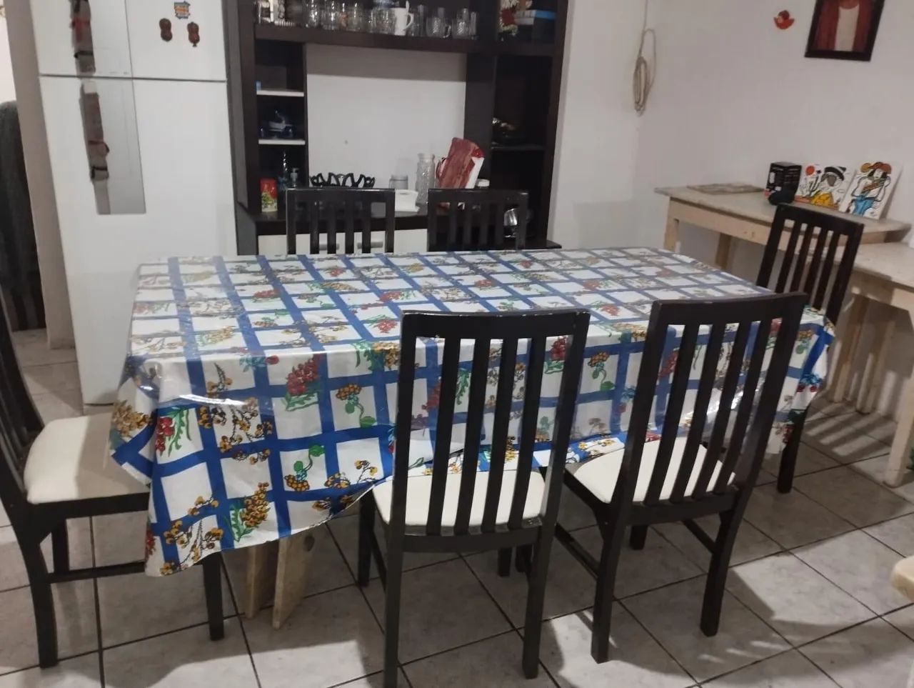 Mesa com 6 cadeiras