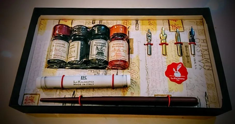 Kit de caligrafia importado