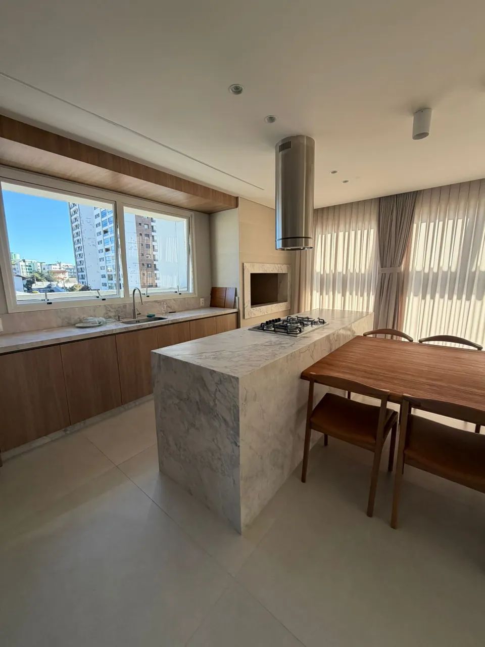 Excelente loft 0k, 100% mobiliado e decorado com cama de casal, armários, rack, sofá, mesa - Foto 3