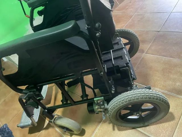 Cadeira de rodas elétrica  - Foto 3
