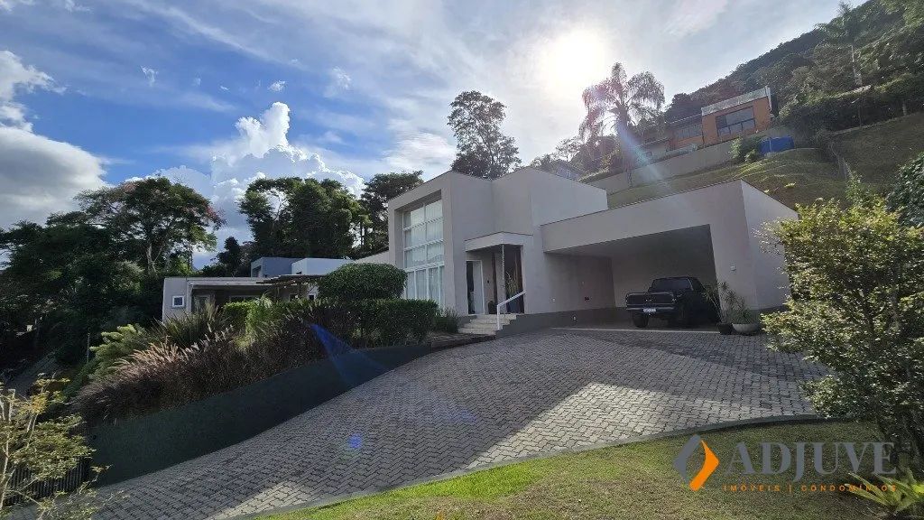 Casa nova, moderna, pronta para entrar e morar!!!