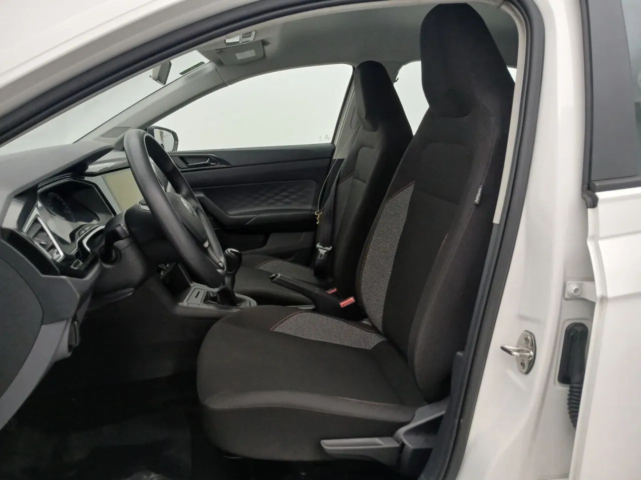 Volkswagen Polo Track 1.0 Flex 12V 5p, foto 16 de 18