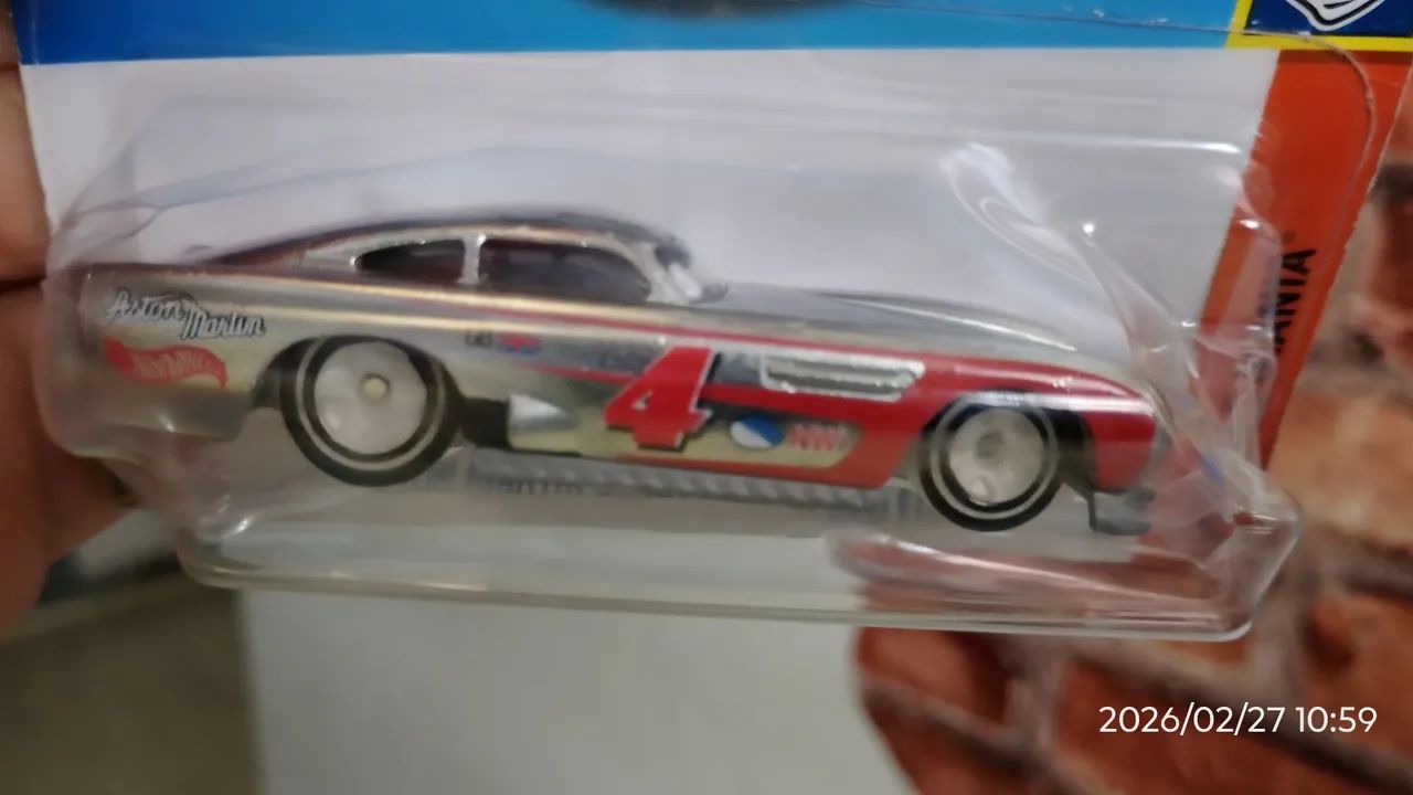 Miniatura HOTWHEELS Aston Martin zamac  - Foto 3