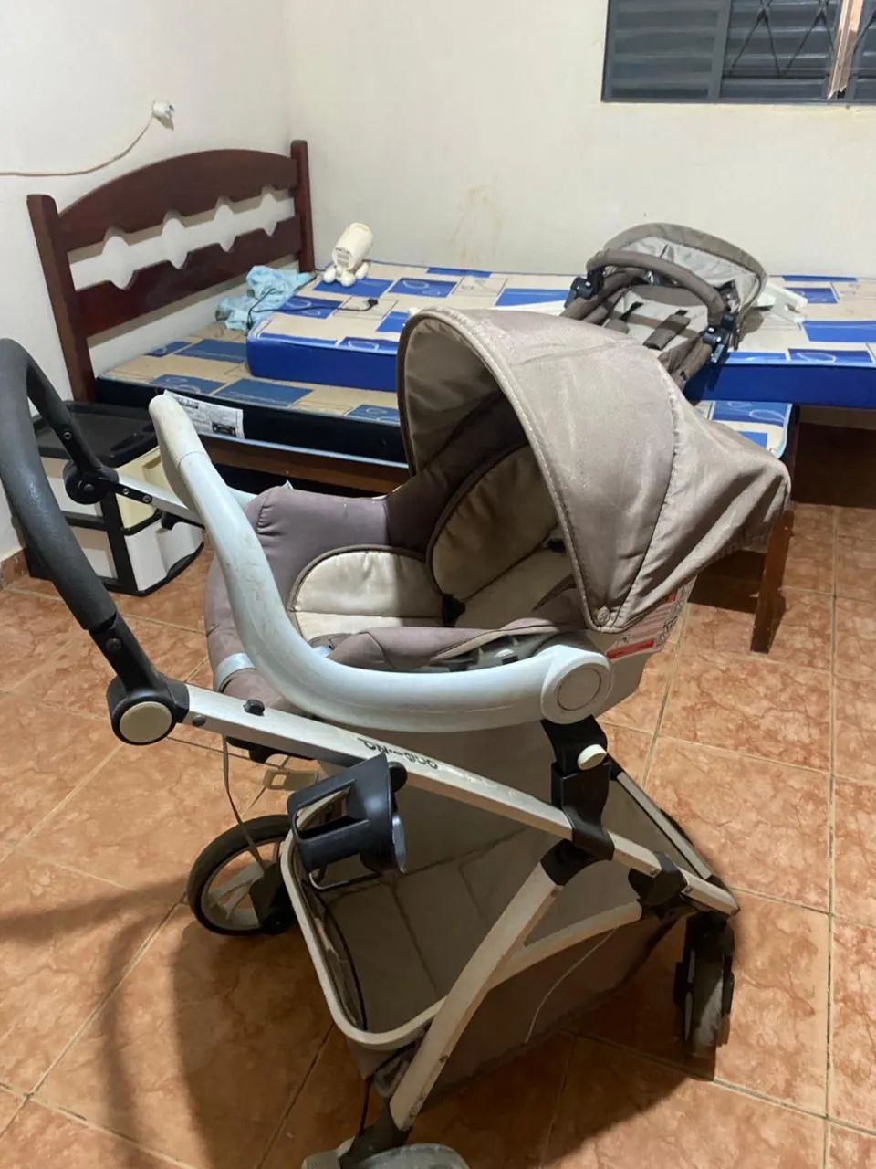 Carrinho de bebê + bebê conforto TOP  - Foto 4