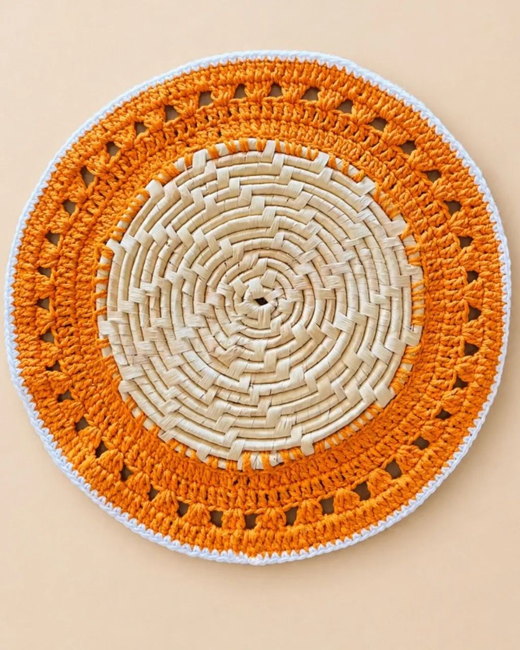 Conjunto de Sousplat em Palha e Crochê - Foto 2