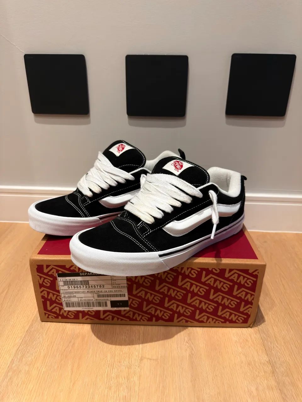 Vans Knu Skool black and white