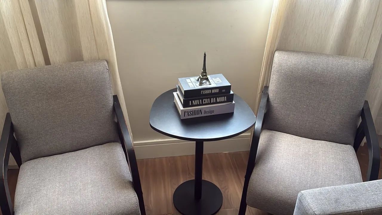 VENDE-SE CADEIRAS E MESA 