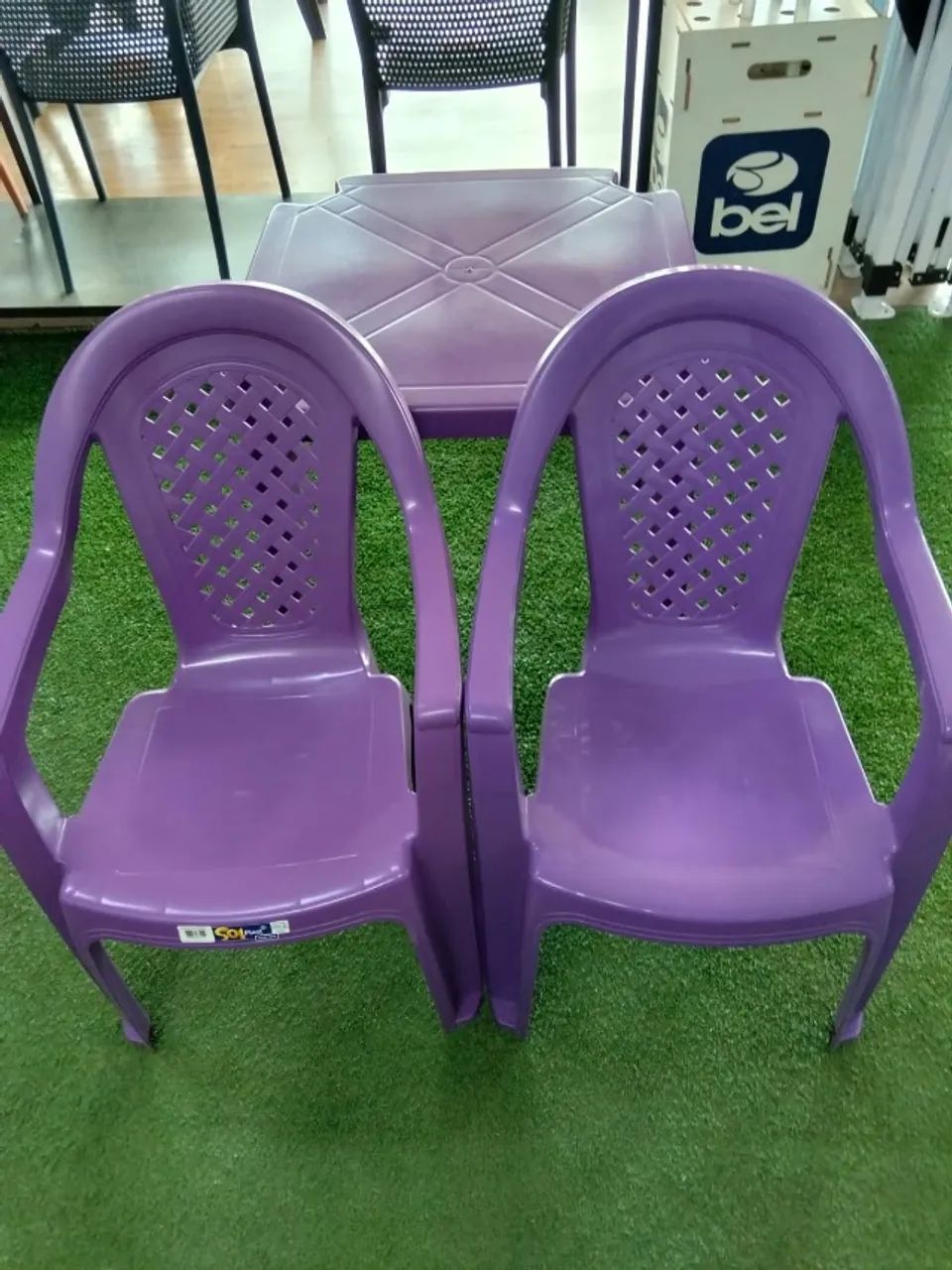 MESA COM POLTRONA DE PLASTICO roxa - Foto 4