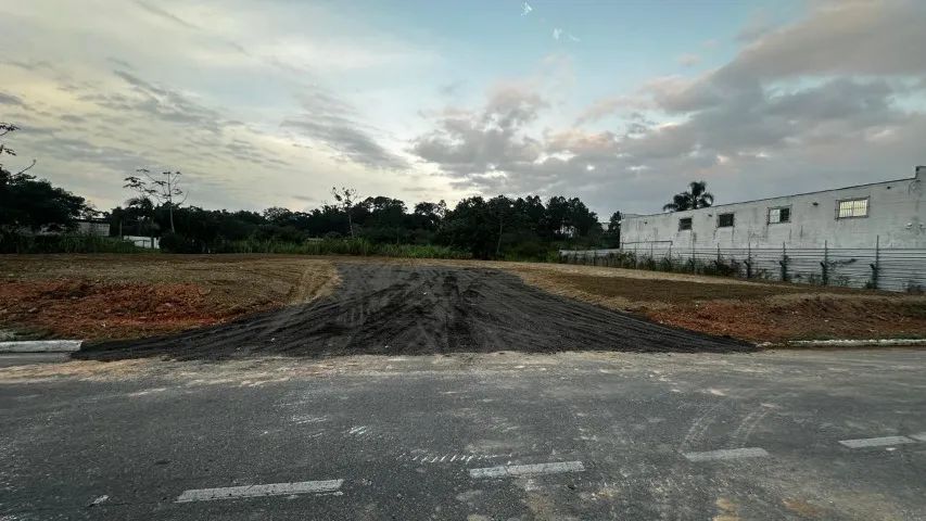 Alugo terreno Forquilhas área 1935 m2