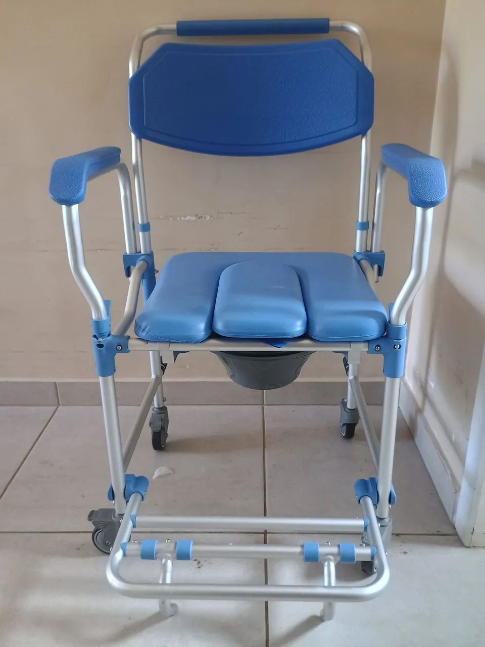 Cadeira higiênica Dellamed