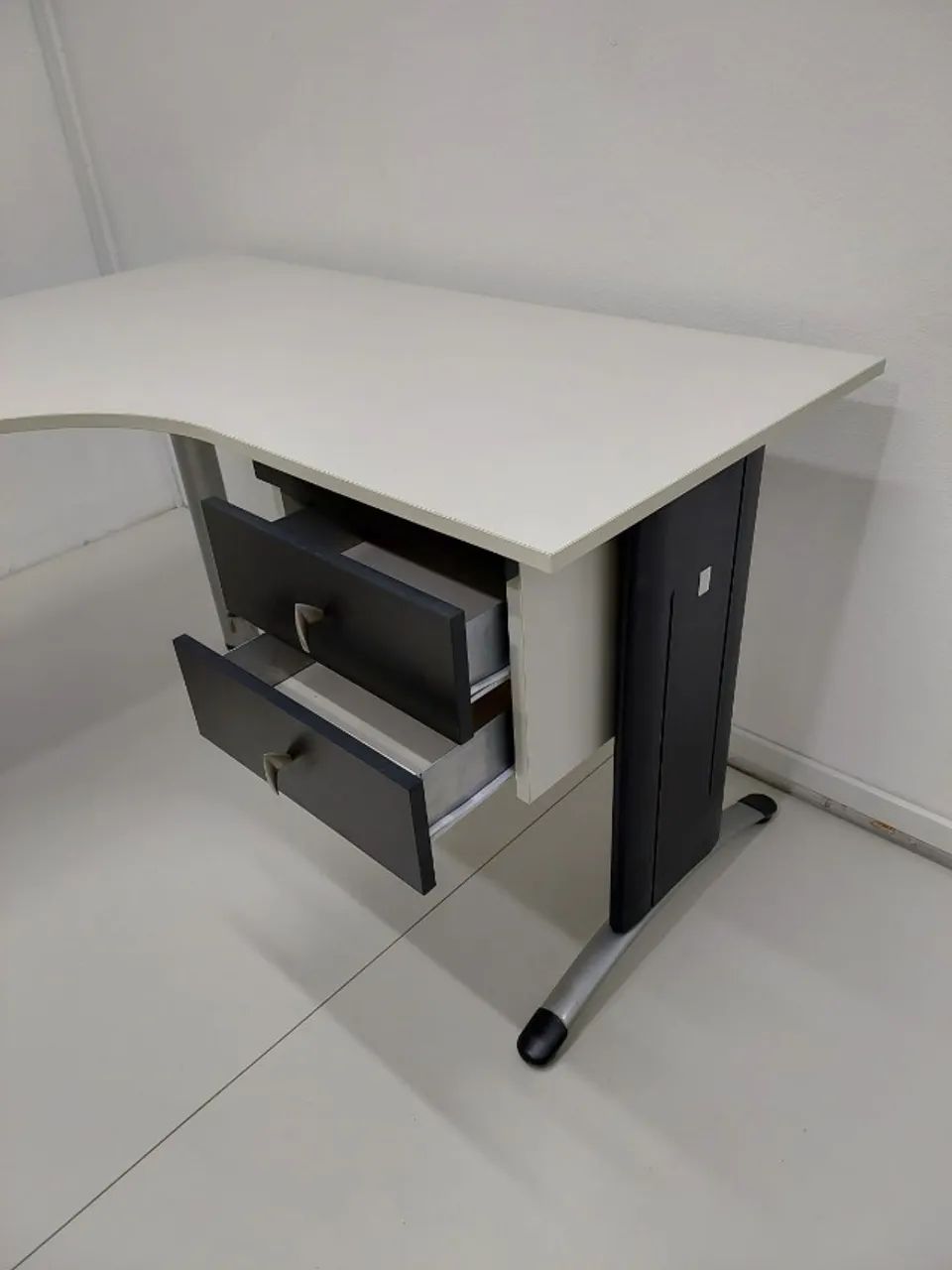Mesa de escritório em L - Foto 3