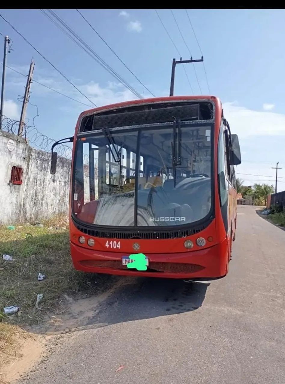 Vendo este ônibus em otimo estado.