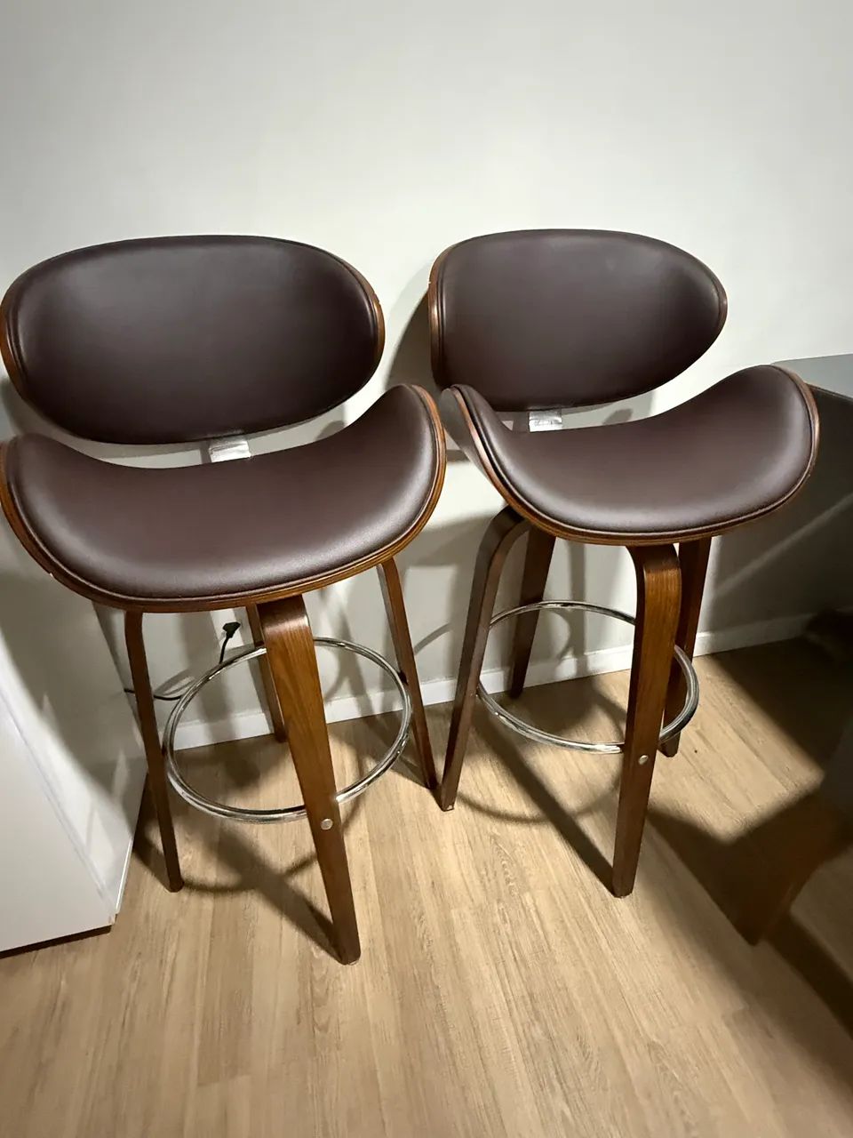 2 Swivel Bar Stools in Leather