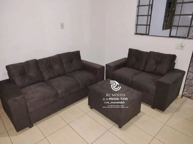 Sofá 2 e 3 assentos com Puff Suede D33 Confortável Direto da Fábrica - Foto 2