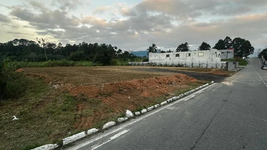 Alugo terreno Forquilhas área 1935 m2 - Foto 2