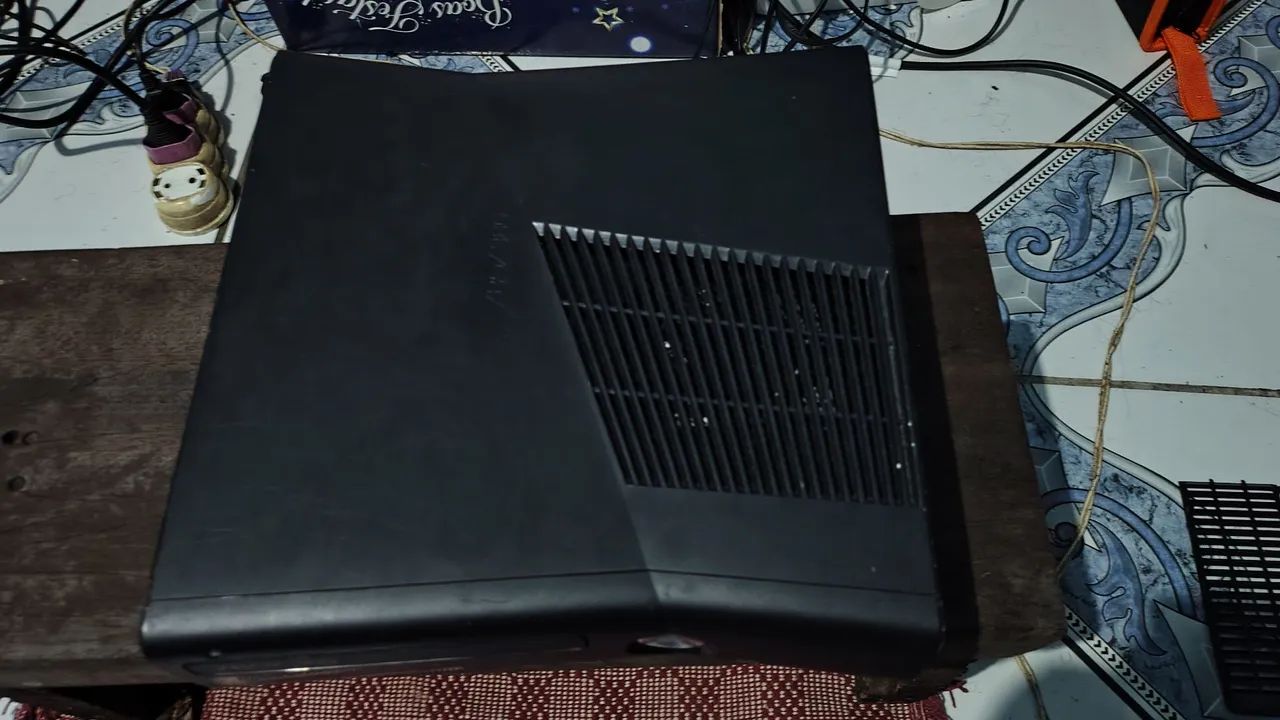 XBOX 360 COM LUZ VERMELHA - Foto 3