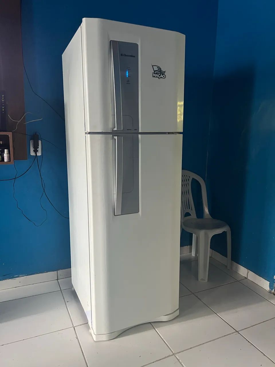 Vendo geladeira frost free funcionando perfeitamente 