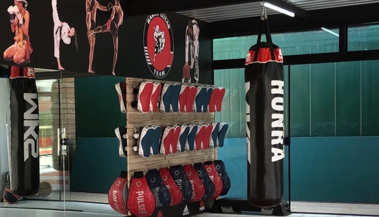Saco de pancadas Muay Thai boxe 