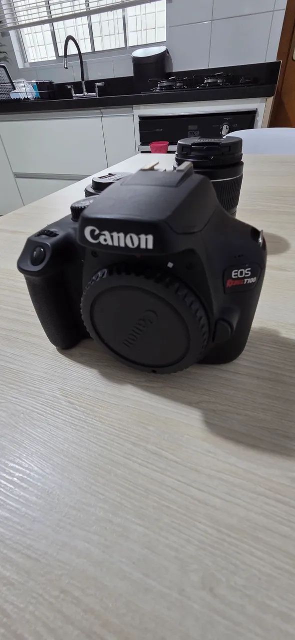 Canon EOS T100