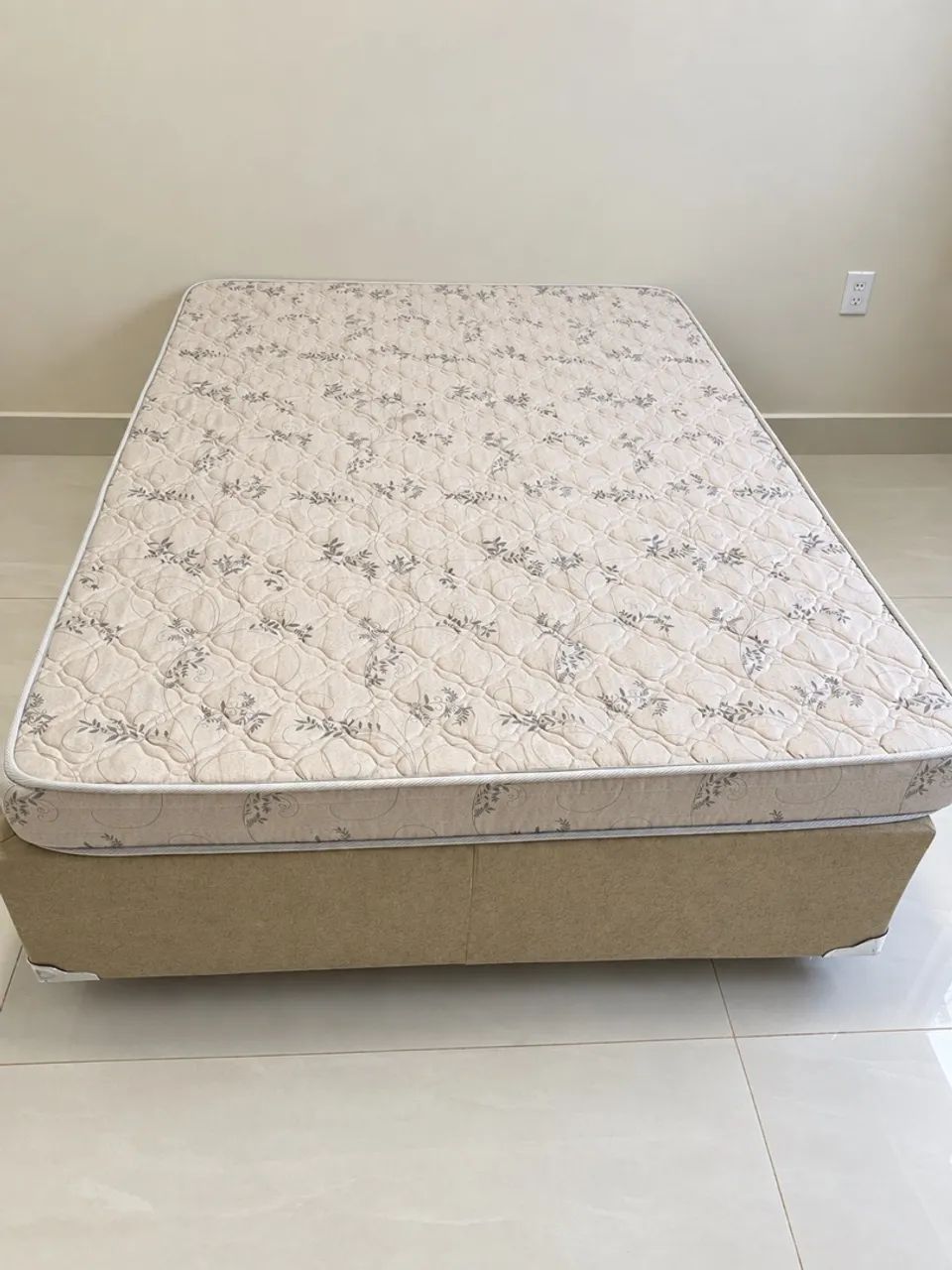 Vendo cama box de casal com colchão  - Foto 4