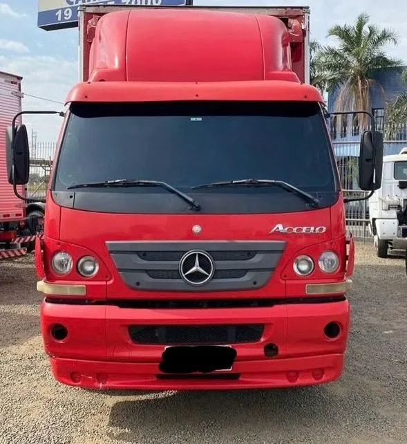 Mb Accelo 815 4x2 - 2012 baú  - Foto 3