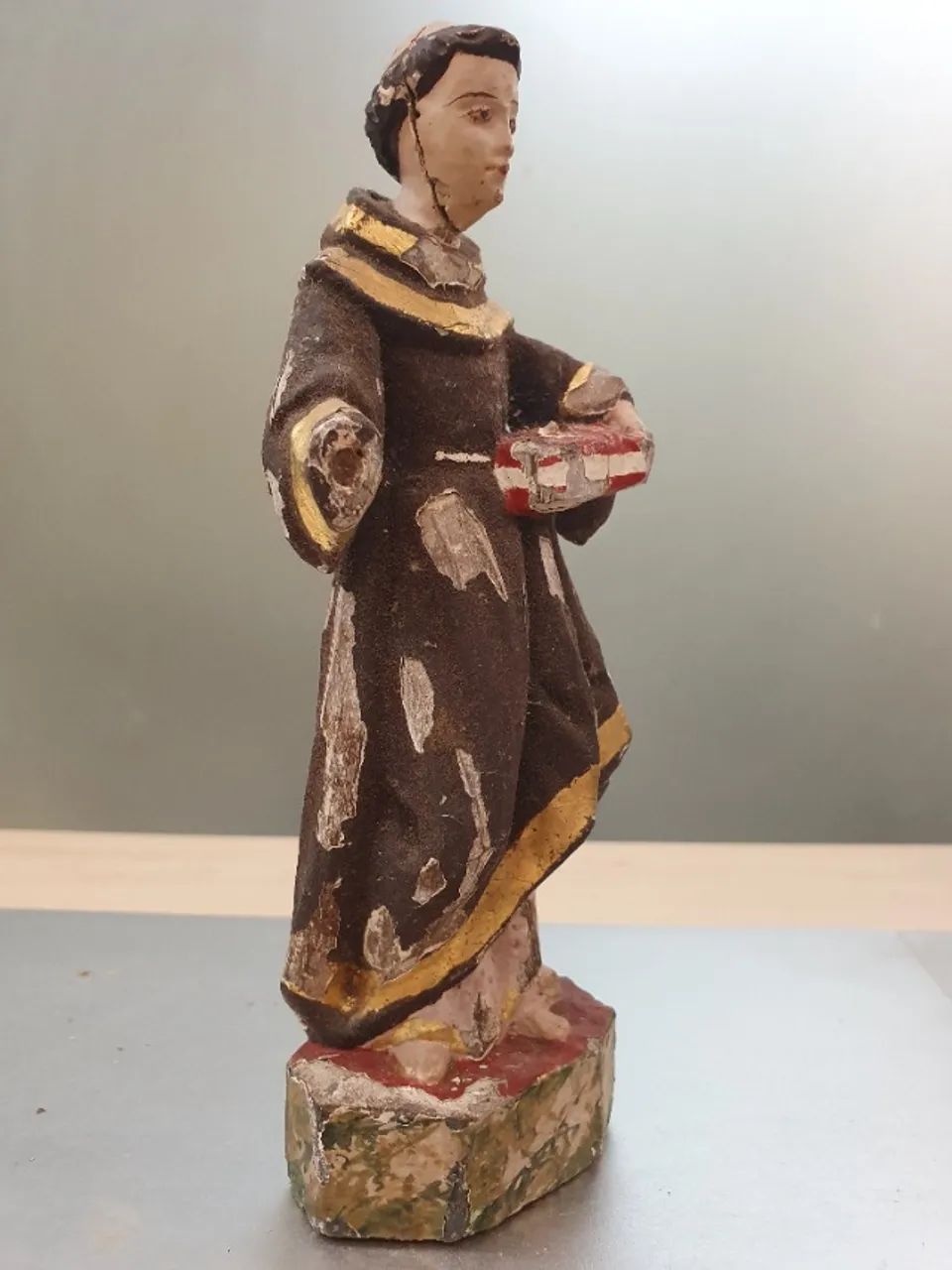 Santo Antonio em Madeira policromada 20cm - Foto 2