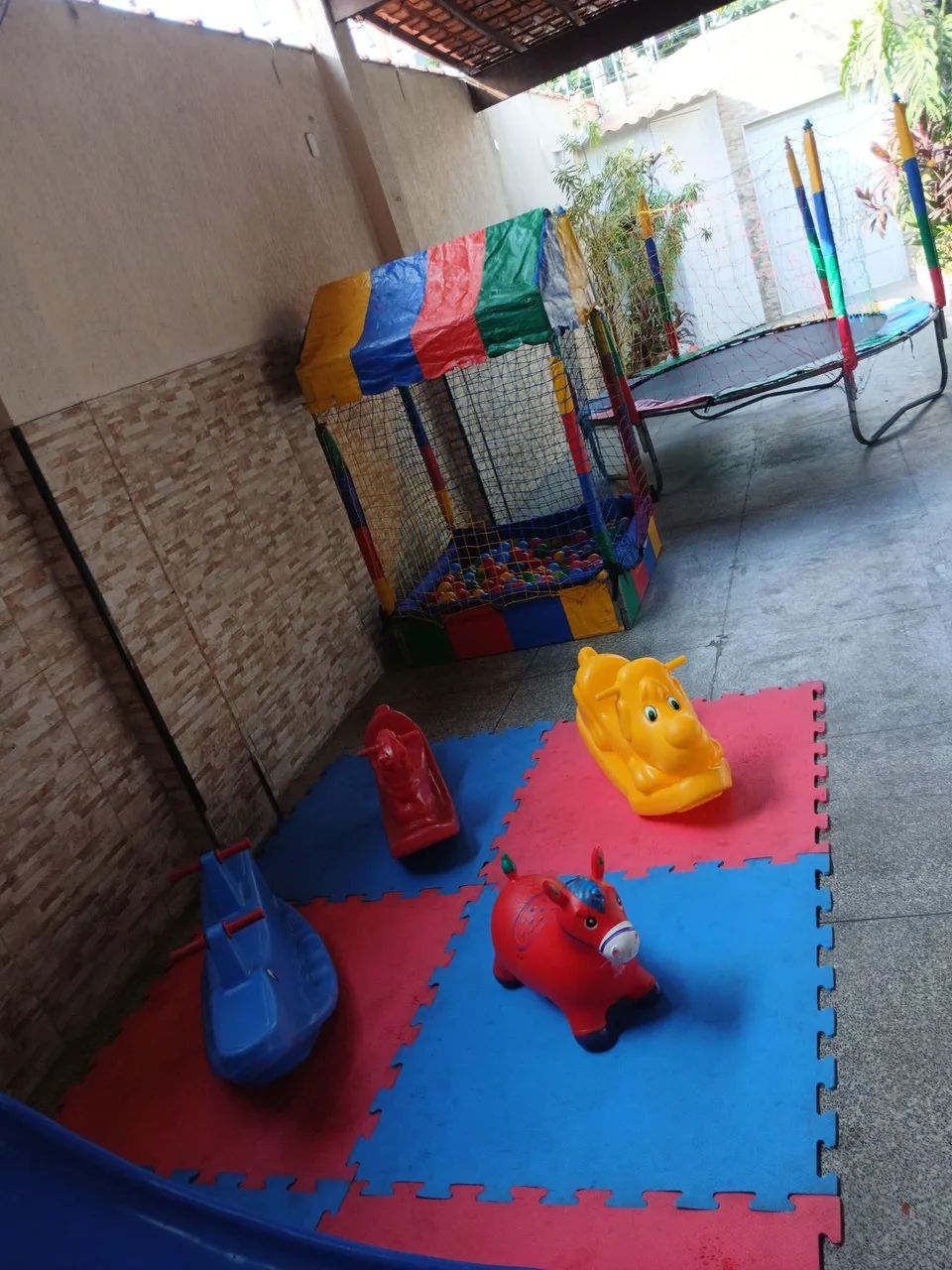 Aluga-se area baby com piscina e pula pula  - Foto 3