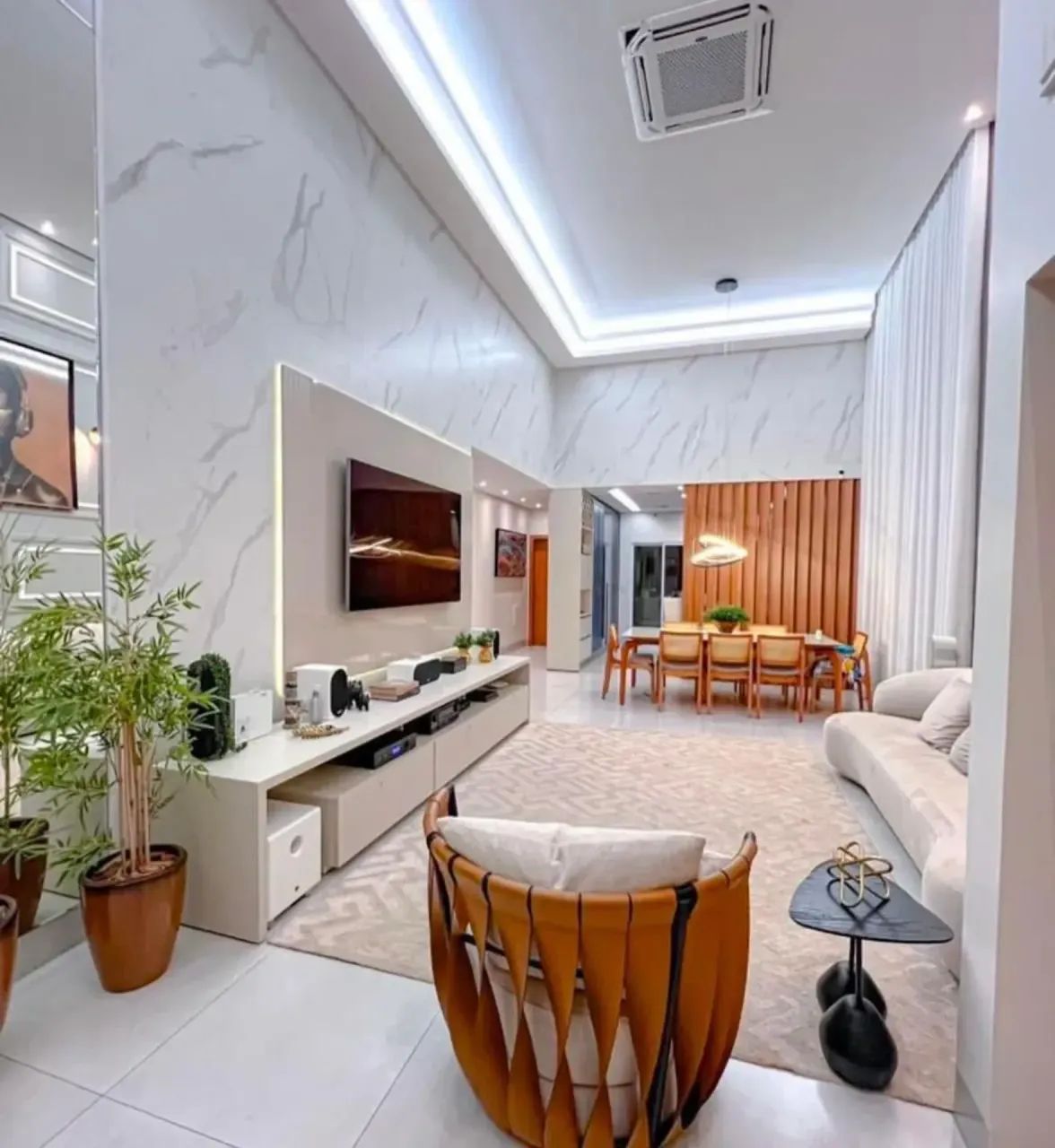 Casa Térrea c/ planejados e mobília com 360m² com 4Q - 01 suíte com closet