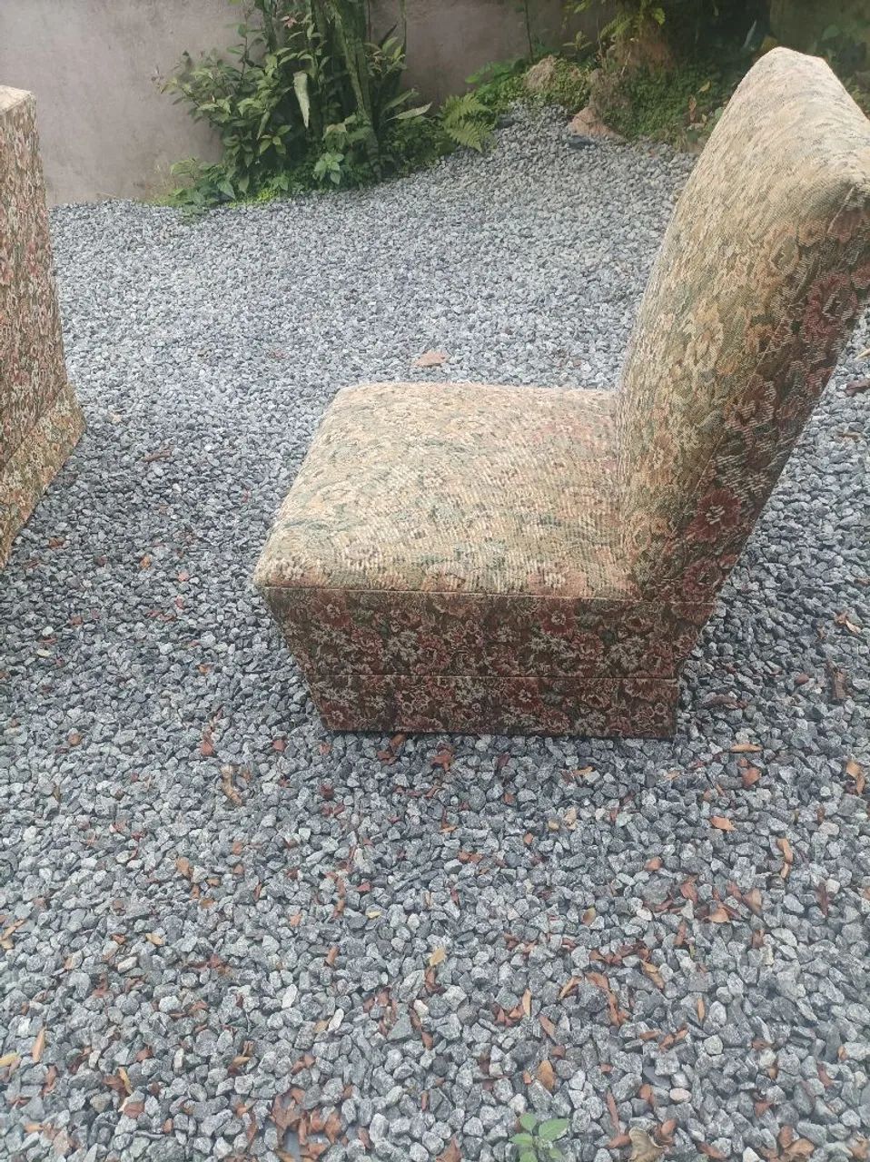 Conjunto de sofá modulado com 03 poltronas e uma mesinha  - Foto 5