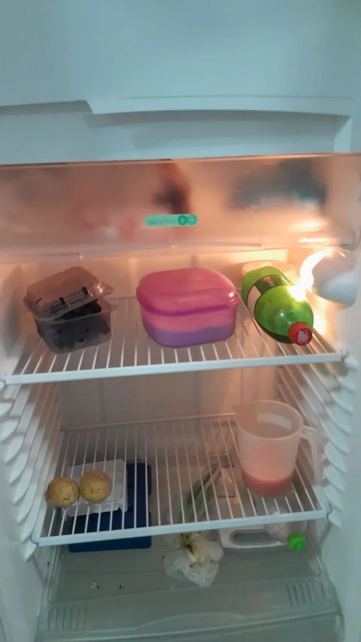 Vendo essa geladeira  - Foto 2