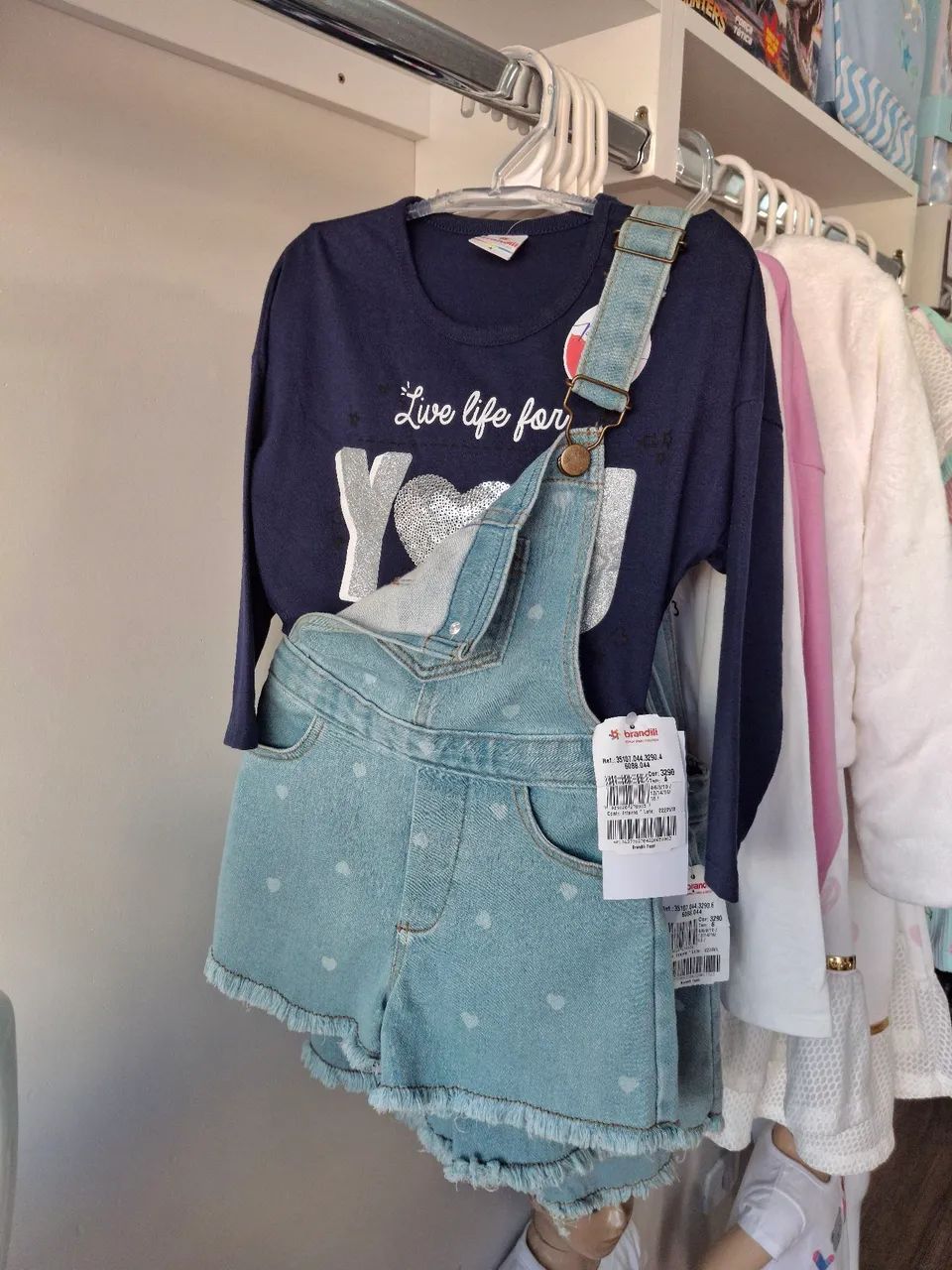 Estoque para loja de roupas infantil