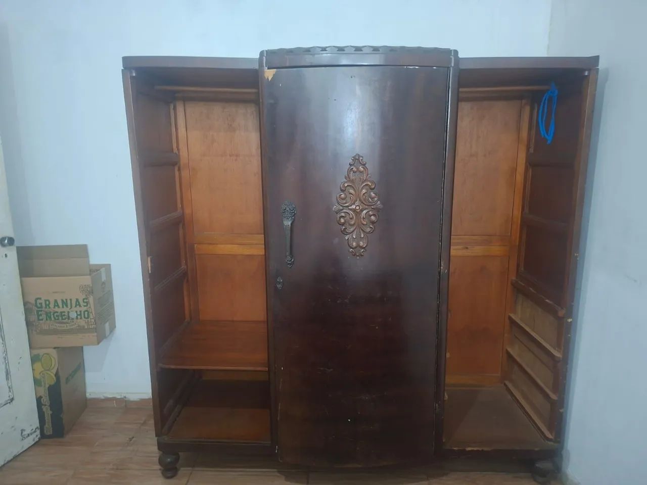 Guarda Roupa madeira maciça 