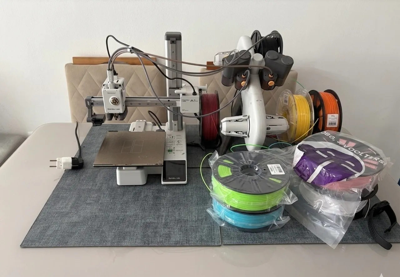BAMBU LAB A1 MINI NOVA LACRADA - Periféricos e Acessórios de