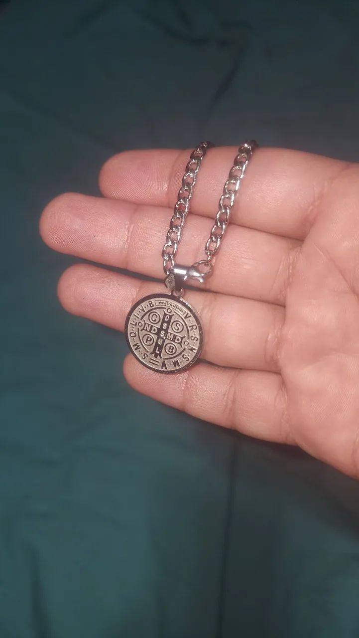 Vende-se colar de prata