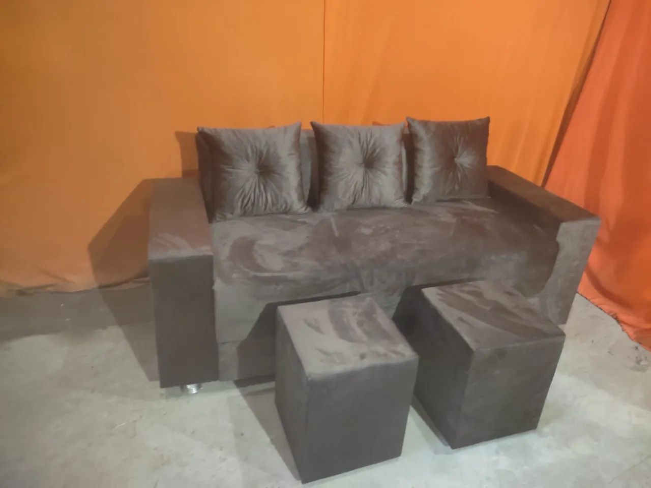 Sofá 03 lugar com puf de brinde entrega grátis 