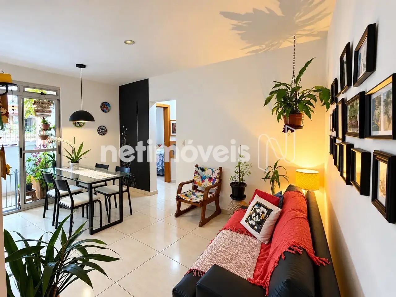 Oportunidade! Apartamento de 2 quartos com suíte, elevador e acessibilidade.