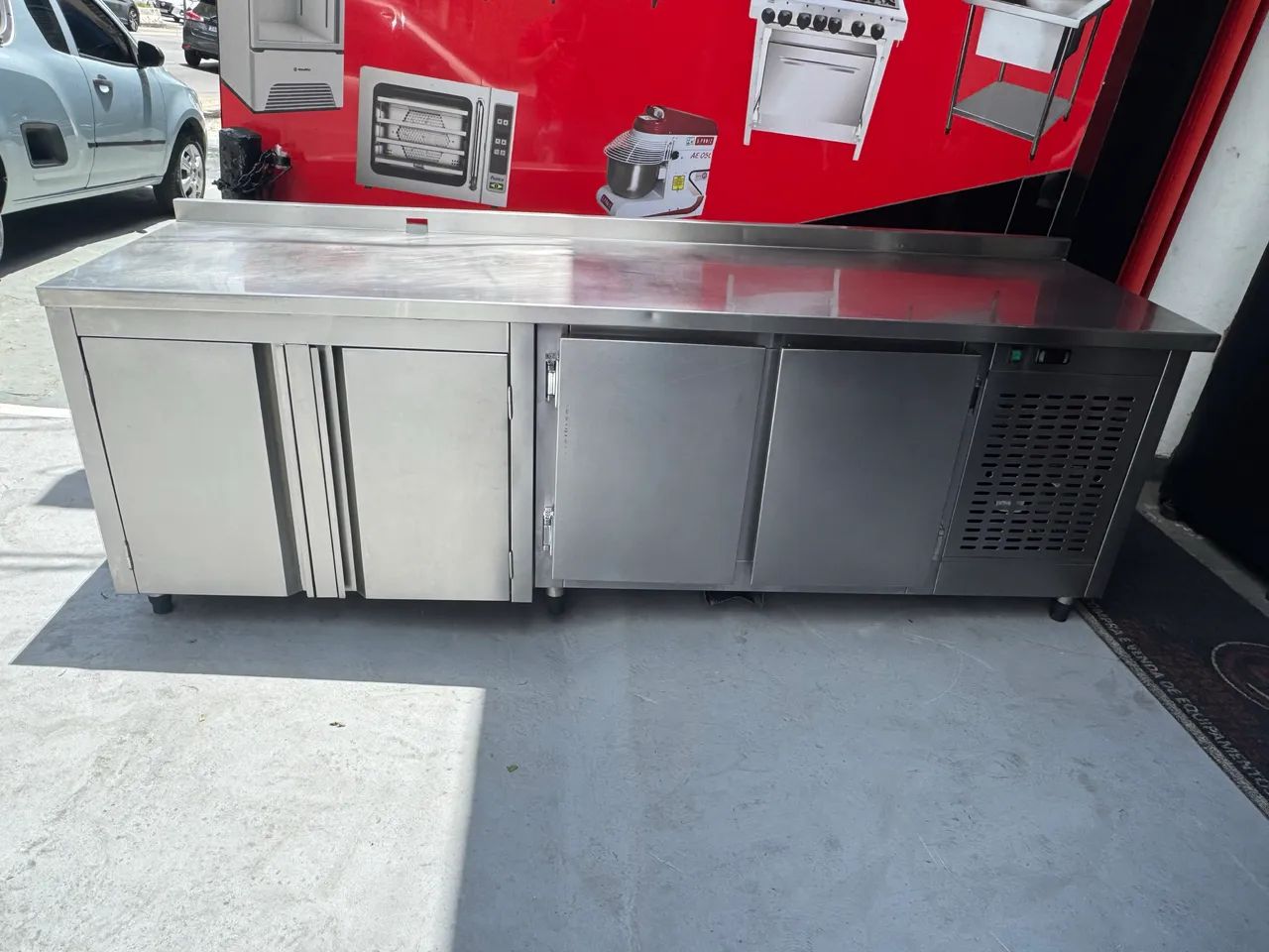 VENDO UM BALCÃO REFRIGERADO 4 PORTAS 
