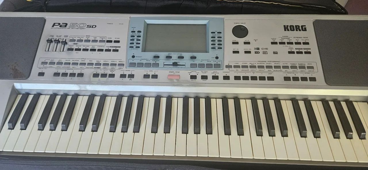 Teclado PA 50SD Korg 