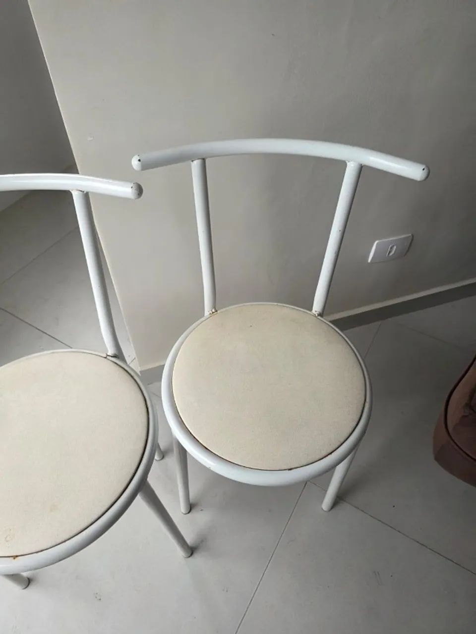 2 cadeiras simples para mesa - Foto 2