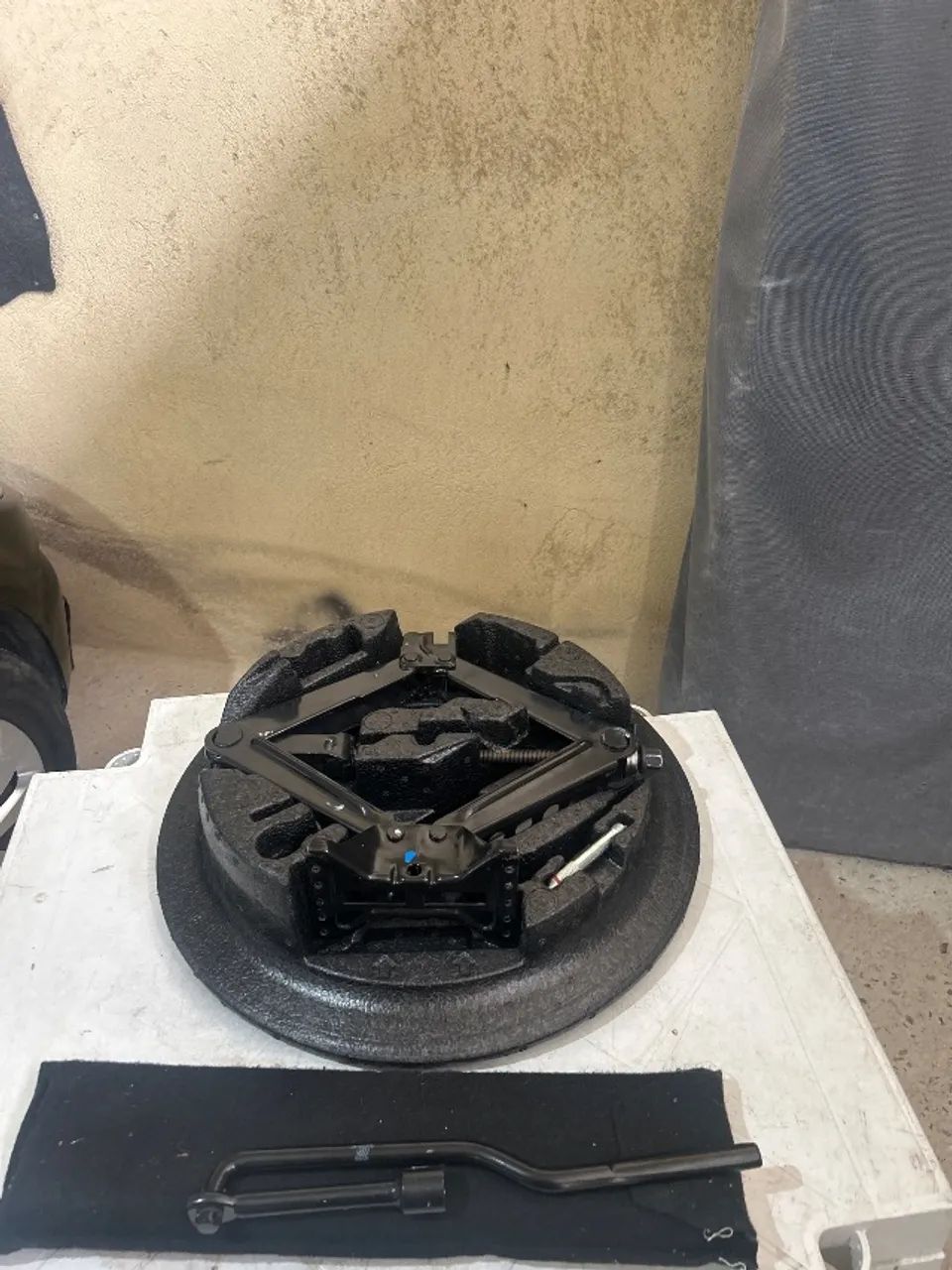 Macaco chave de roda triângulo e isopor do Jeep Renegade Jeep Compass 2024 - Foto 6