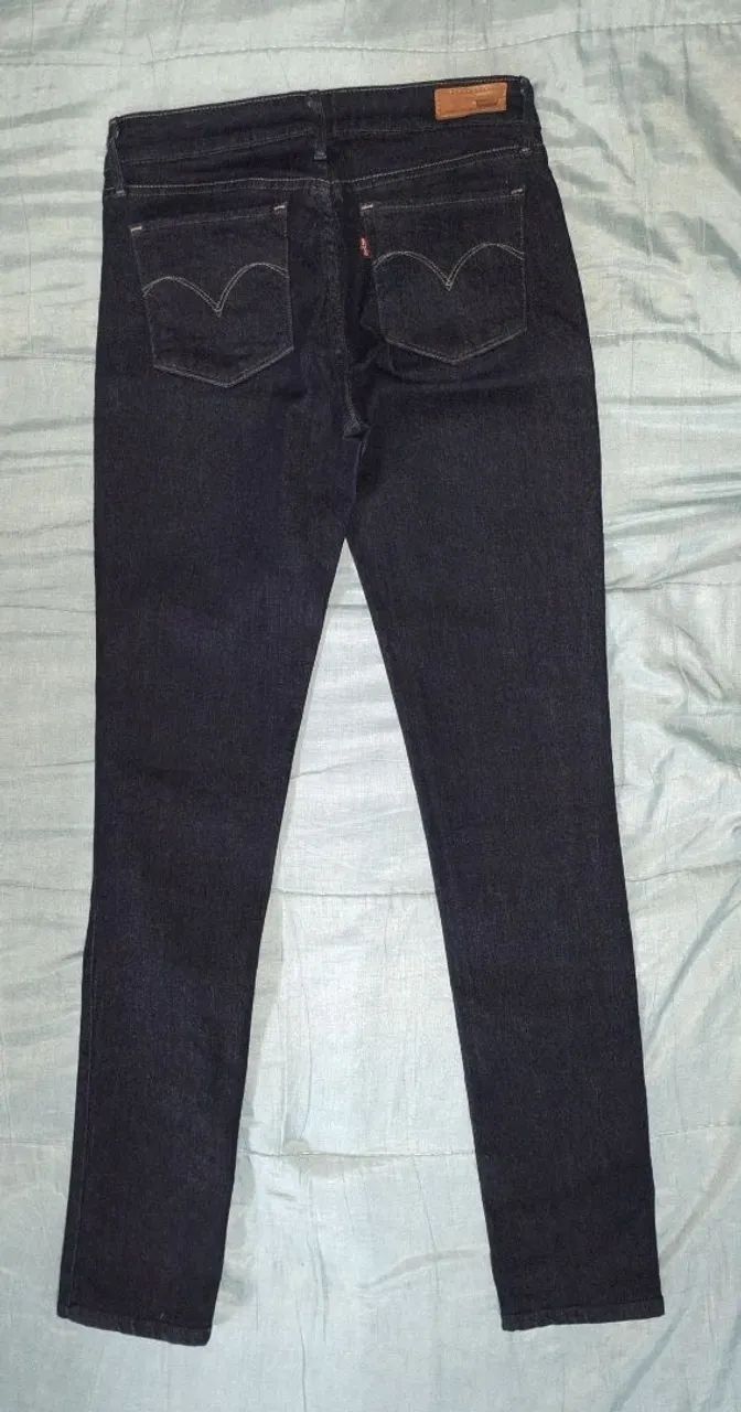 Calça Levi's skinny azul escuro (usada) - Foto 4