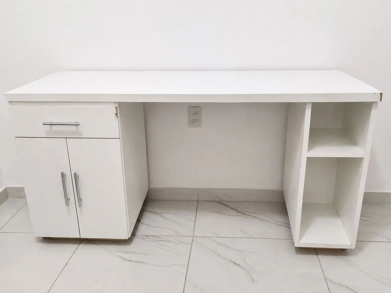 VENDO MESA DE QUARTO DE ANGELIM