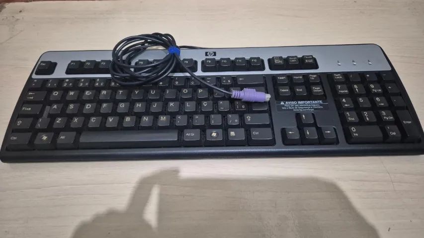 CPU Gabinete HP antigo + 3 cabos + teclado  - Foto 3