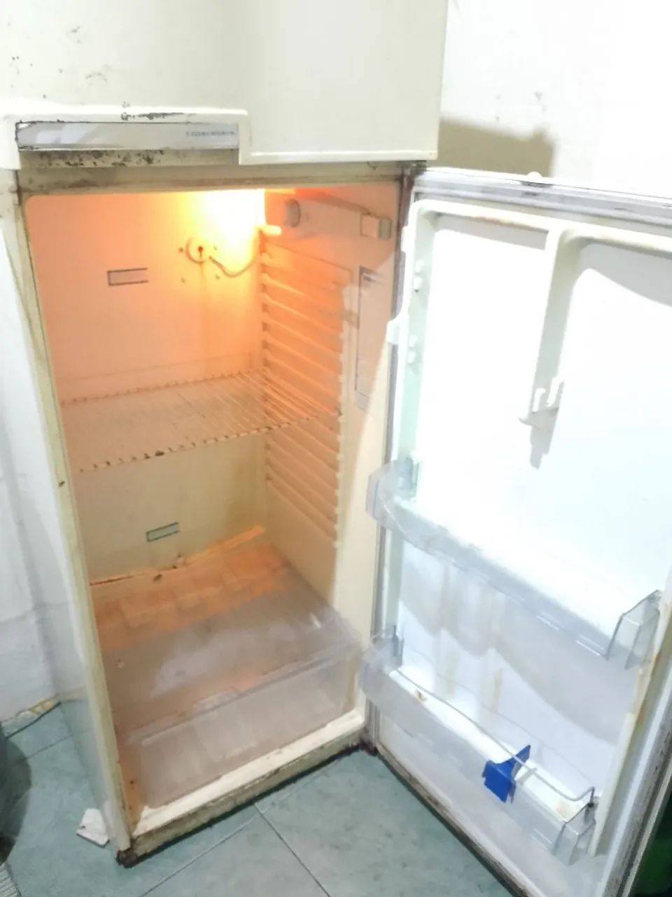 Geladeira sem funcionar ler descrição  - Foto 4