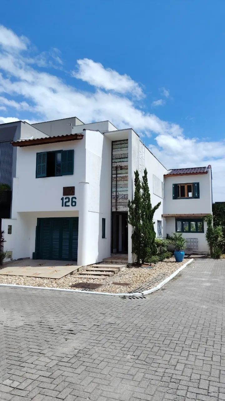 Casa com 3 dormitórios | Suíte | Espaço Gourmet + Terreno de Esquina